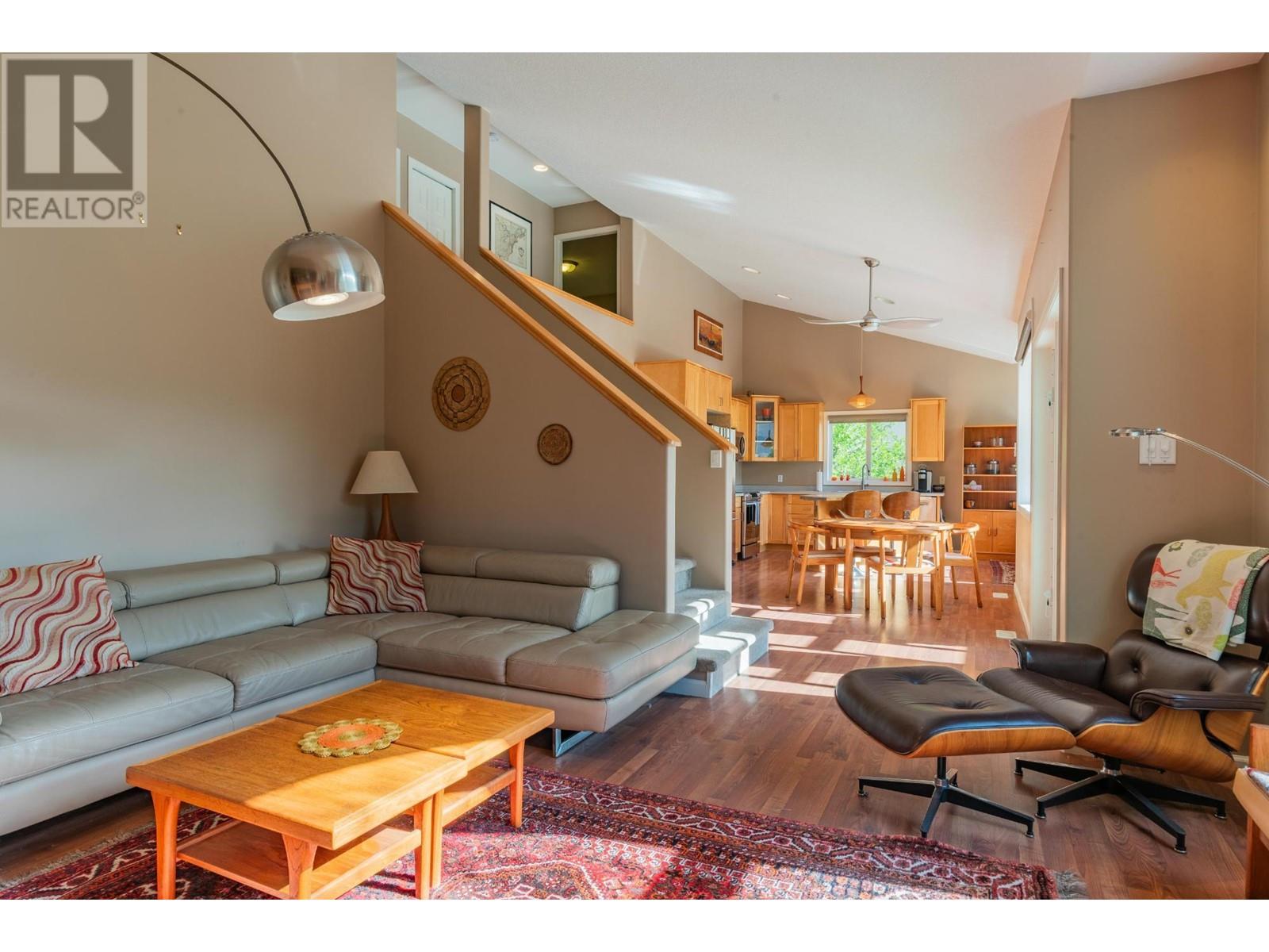 3301 Laburnum Drive, Trail, British Columbia  V1R 2S8 - Photo 3 - 10347459