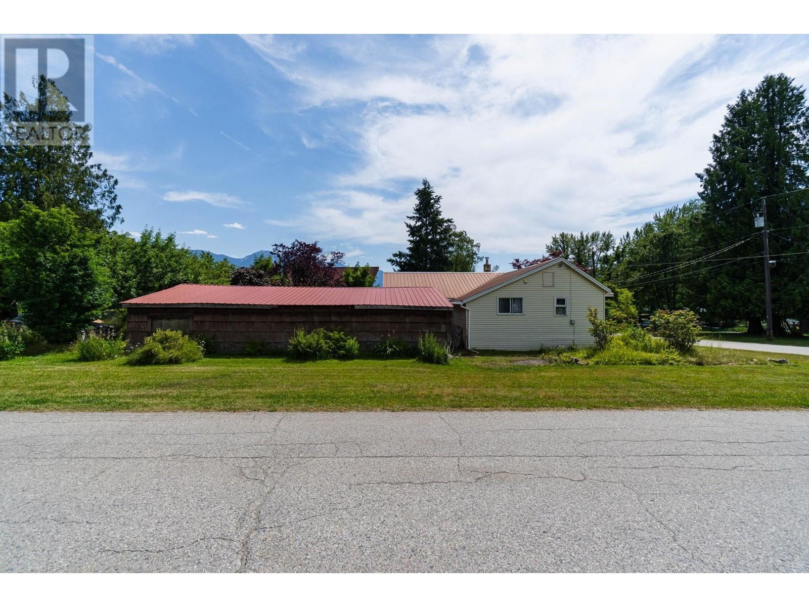 112 Josephine Street, New Denver, British Columbia  V0G 1S0 - Photo 1 - 10347633