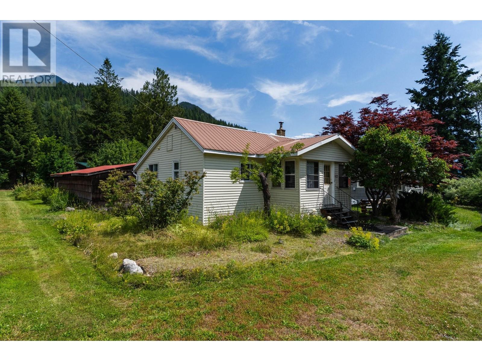 112 Josephine Street, New Denver, British Columbia  V0G 1S0 - Photo 2 - 10347633