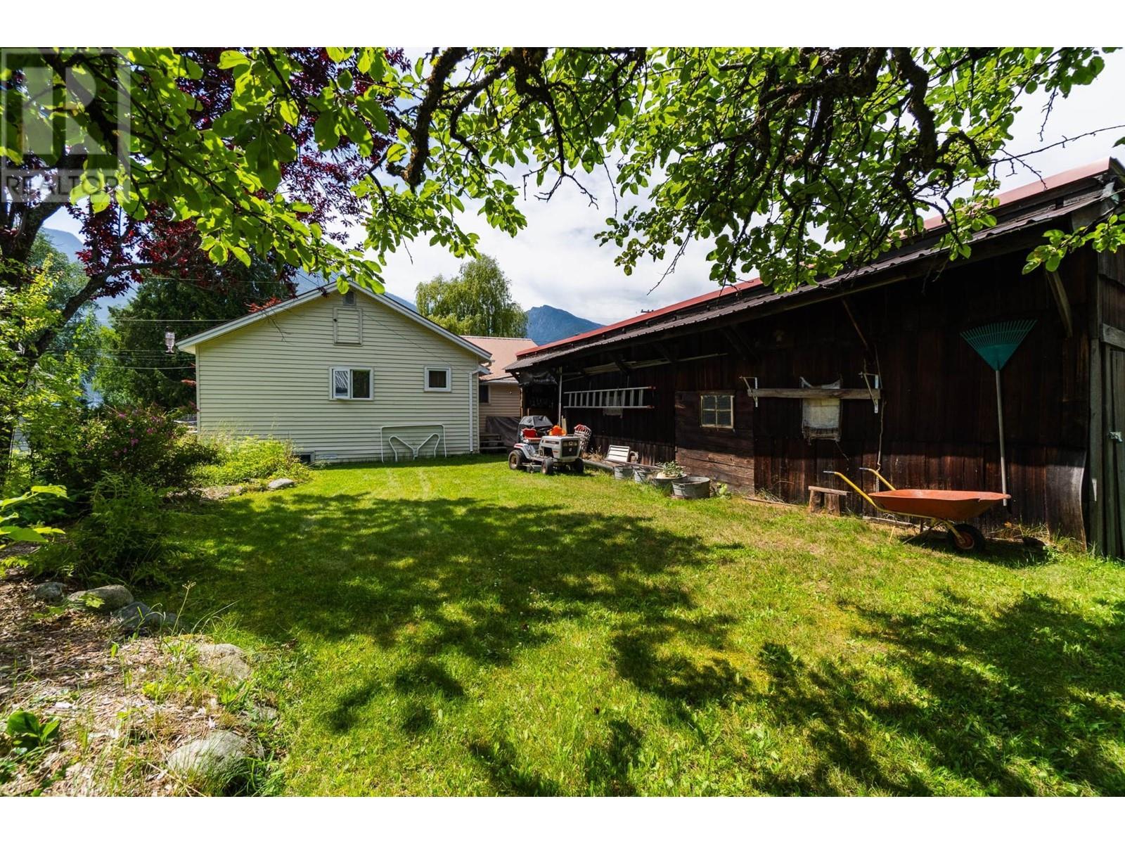 112 Josephine Street, New Denver, British Columbia  V0G 1S0 - Photo 8 - 10347633