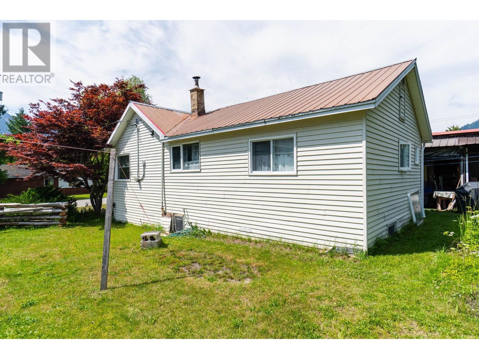 112 Josephine Street, New Denver, British Columbia  V0G 1S0 - Photo 9 - 10347633