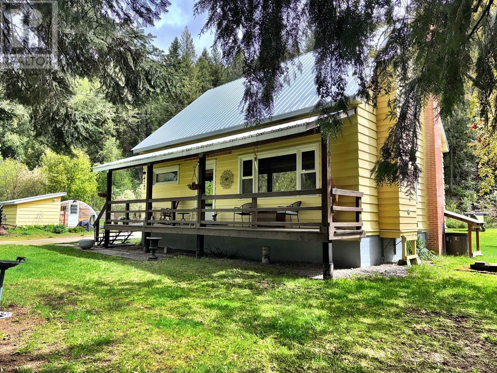 60 Highway 22, Rossland, British Columbia  V0G 1Y0 - Photo 1 - 10347637