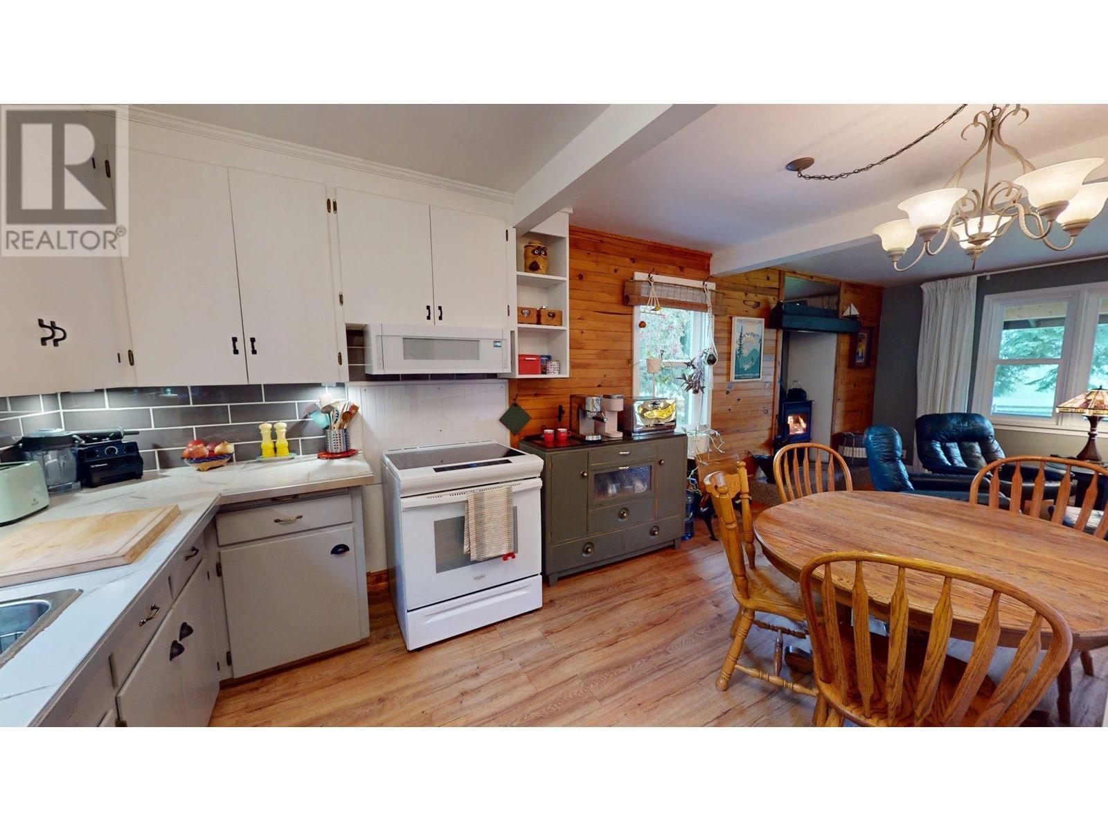 60 Highway 22, Rossland, British Columbia  V0G 1Y0 - Photo 10 - 10347637