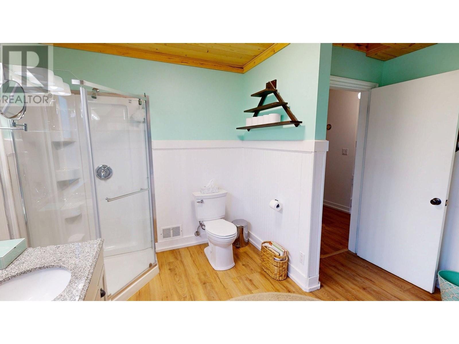 60 Highway 22, Rossland, British Columbia  V0G 1Y0 - Photo 16 - 10347637