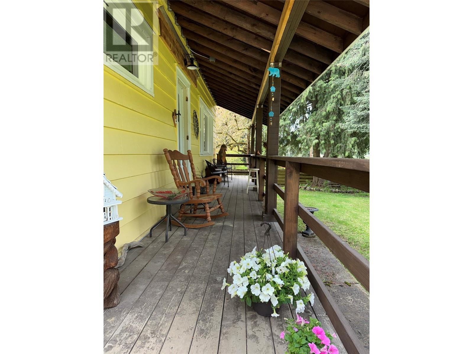 60 Highway 22, Rossland, British Columbia  V0G 1Y0 - Photo 2 - 10347637