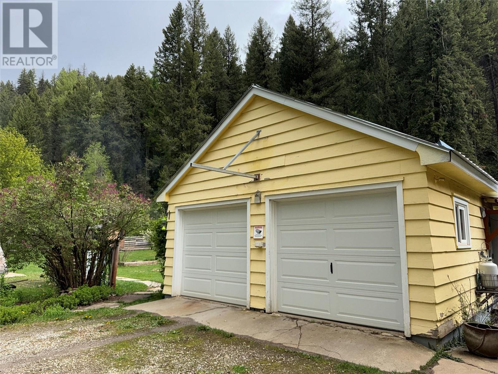 60 Highway 22, Rossland, British Columbia  V0G 1Y0 - Photo 3 - 10347637