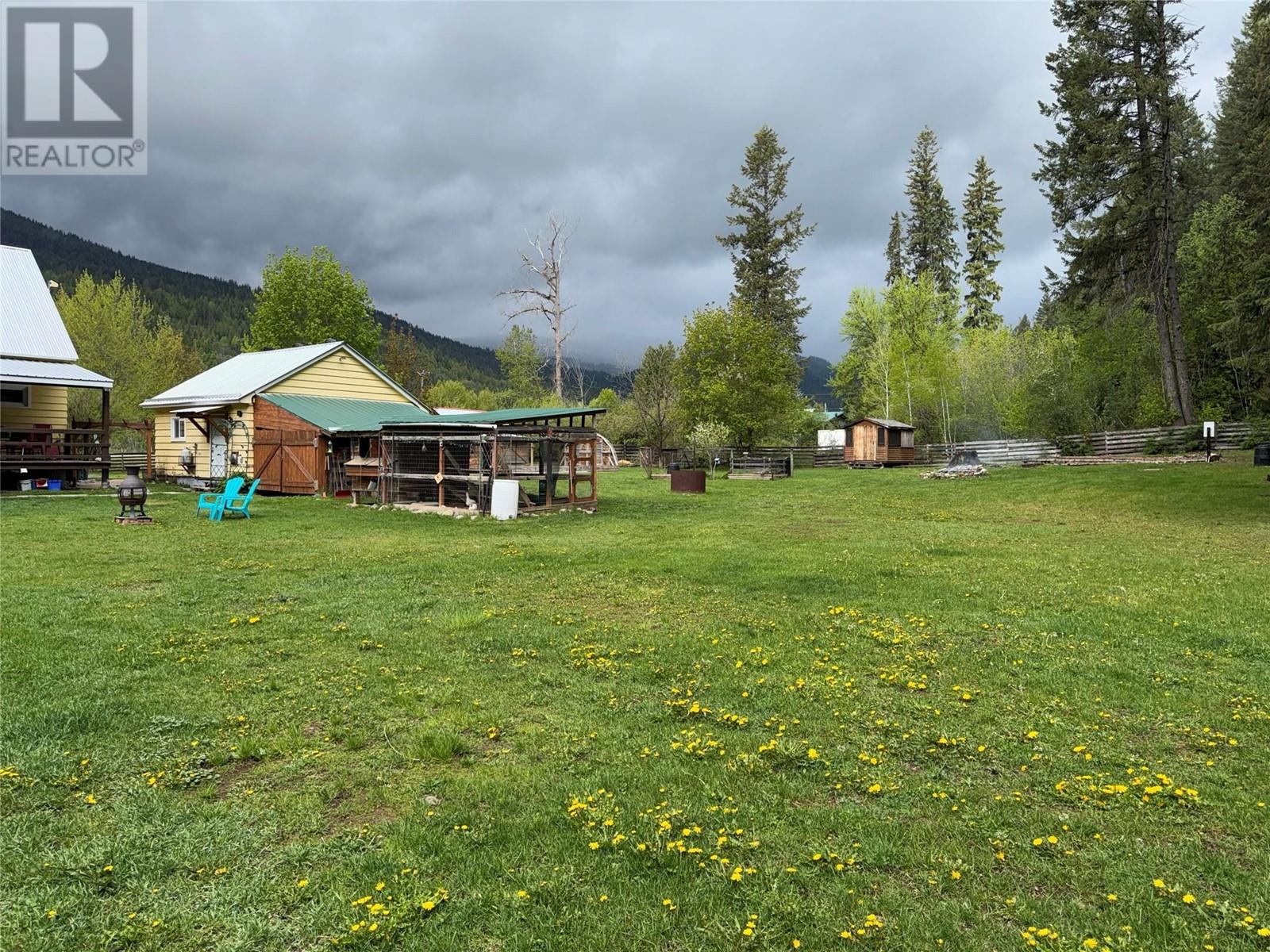 60 Highway 22, Rossland, British Columbia  V0G 1Y0 - Photo 35 - 10347637