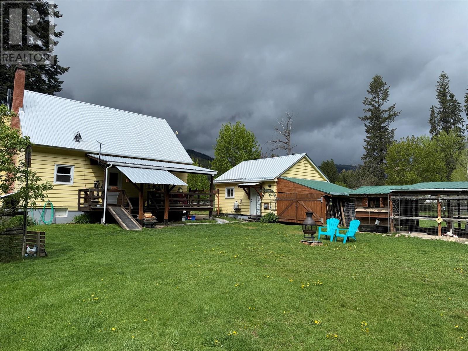 60 Highway 22, Rossland, British Columbia  V0G 1Y0 - Photo 36 - 10347637