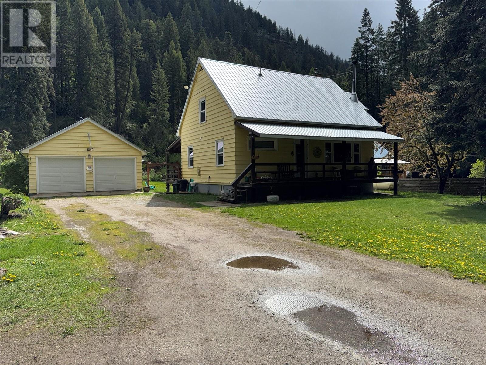 60 Highway 22, Rossland, British Columbia  V0G 1Y0 - Photo 37 - 10347637