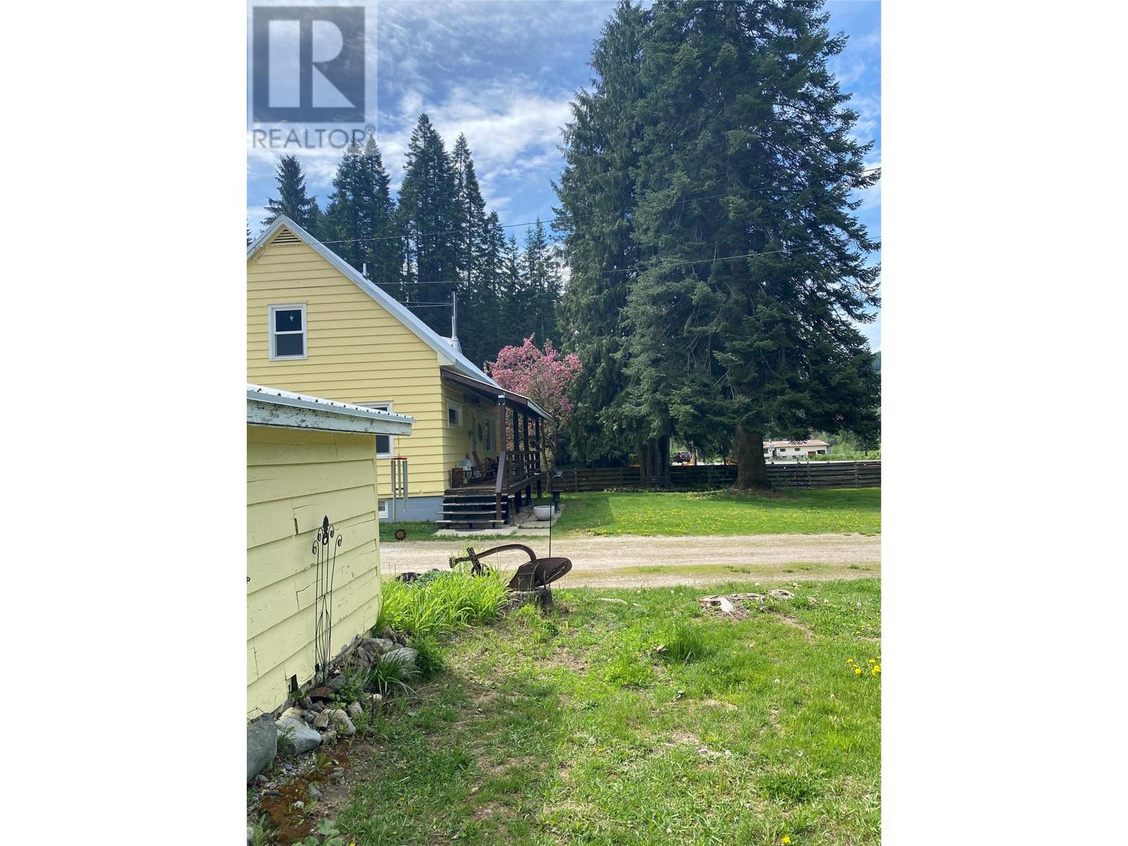 60 Highway 22, Rossland, British Columbia  V0G 1Y0 - Photo 53 - 10347637
