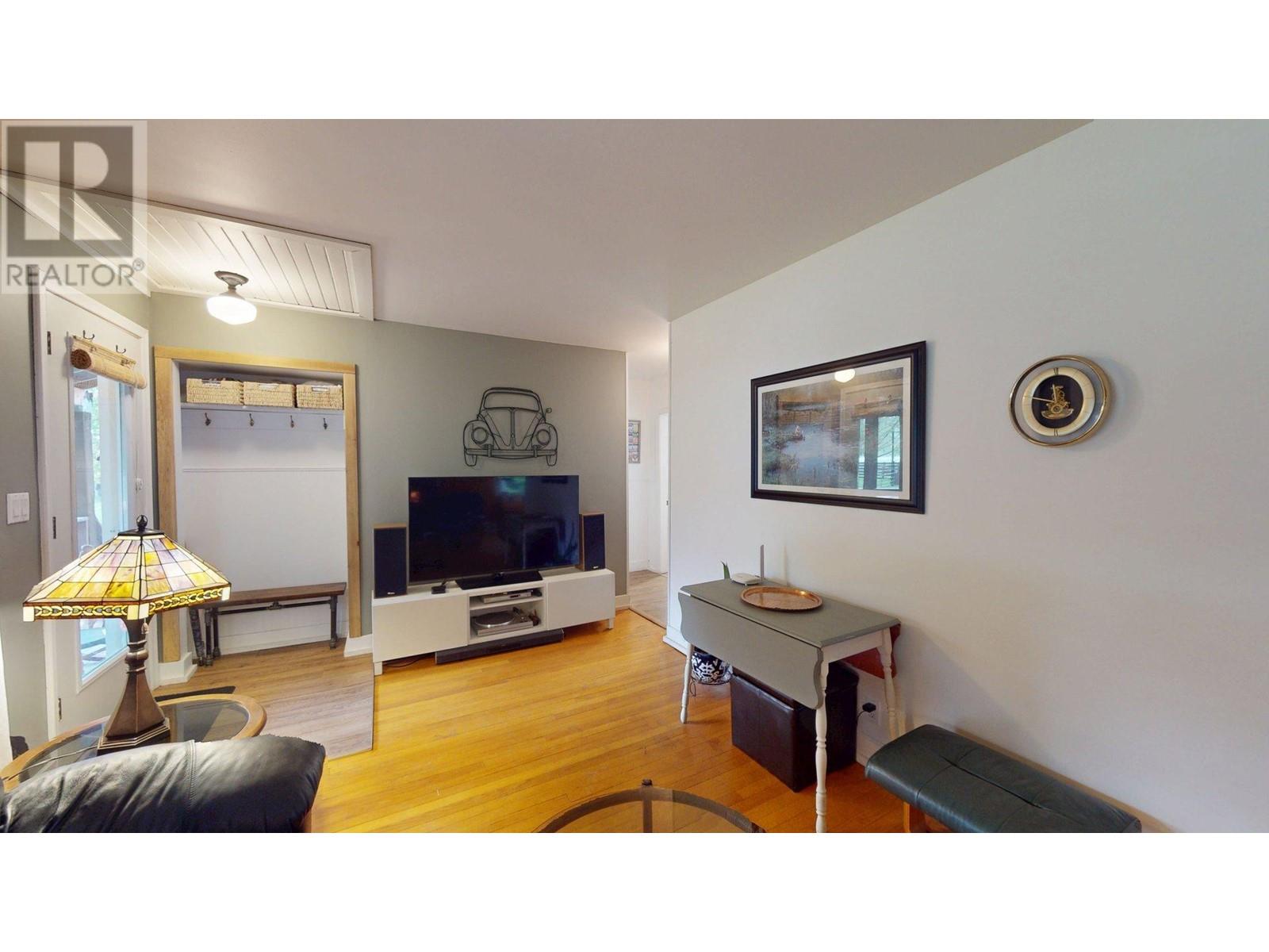 60 Highway 22, Rossland, British Columbia  V0G 1Y0 - Photo 6 - 10347637