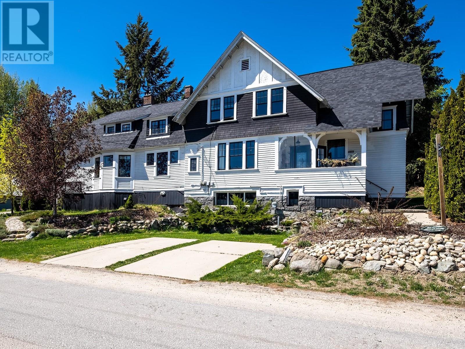 1345 Spokane Street, Rossland, British Columbia  V0G 1Y0 - Photo 1 - 10346634