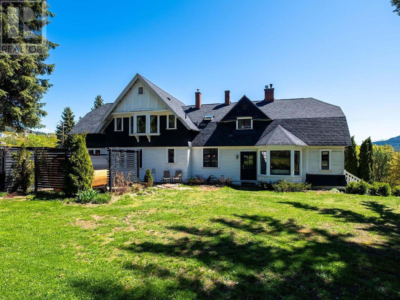 1345 Spokane Street, Rossland, British Columbia  V0G 1Y0 - Photo 2 - 10346634