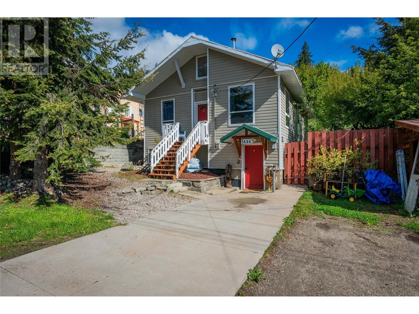 1626 Leroi Avenue, Rossland, British Columbia  V0G 1Y0 - Photo 1 - 10347804