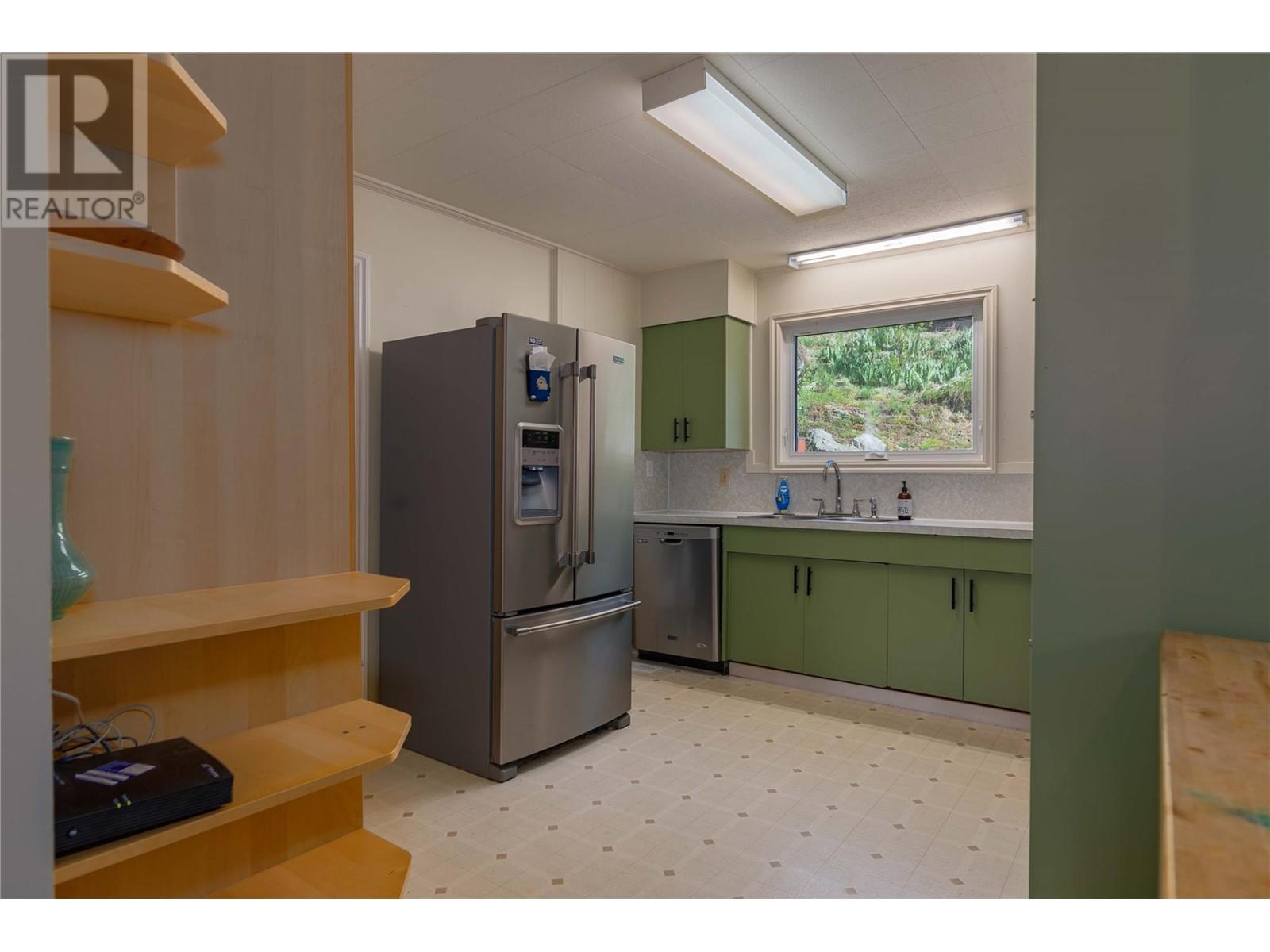 1626 Leroi Avenue, Rossland, British Columbia  V0G 1Y0 - Photo 13 - 10347804