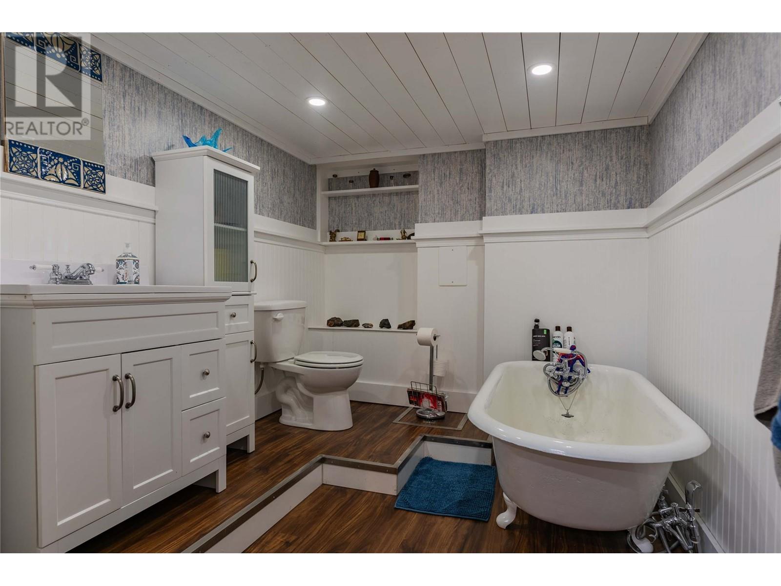 1626 Leroi Avenue, Rossland, British Columbia  V0G 1Y0 - Photo 35 - 10347804