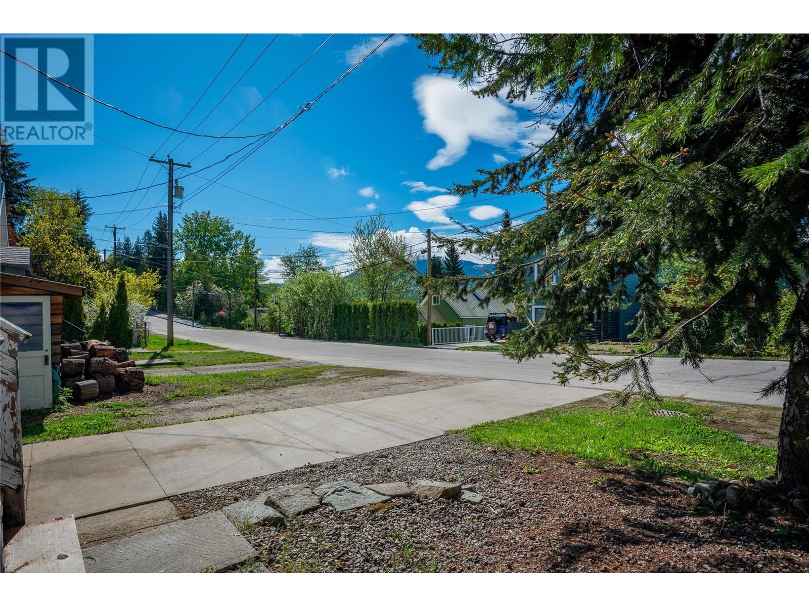 1626 Leroi Avenue, Rossland, British Columbia  V0G 1Y0 - Photo 38 - 10347804