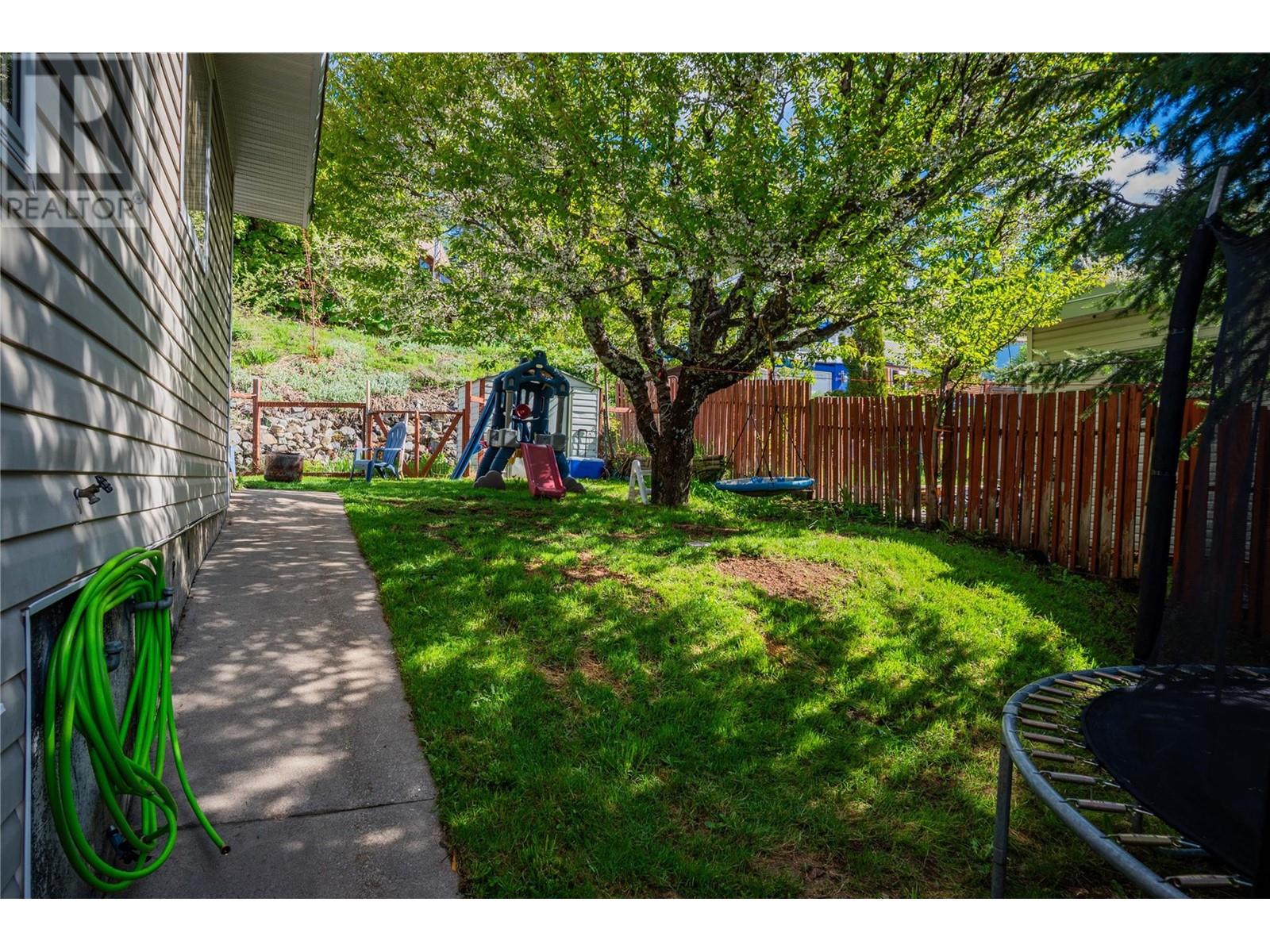 1626 Leroi Avenue, Rossland, British Columbia  V0G 1Y0 - Photo 40 - 10347804