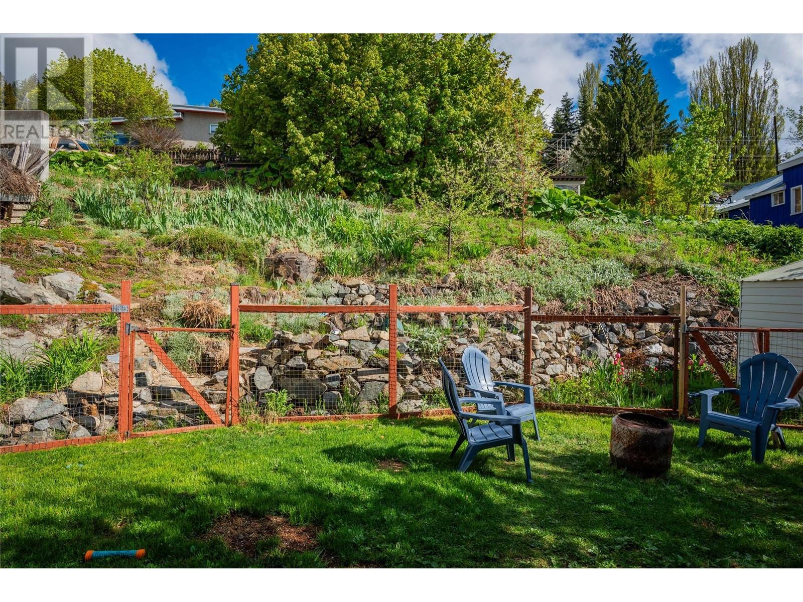 1626 Leroi Avenue, Rossland, British Columbia  V0G 1Y0 - Photo 6 - 10347804