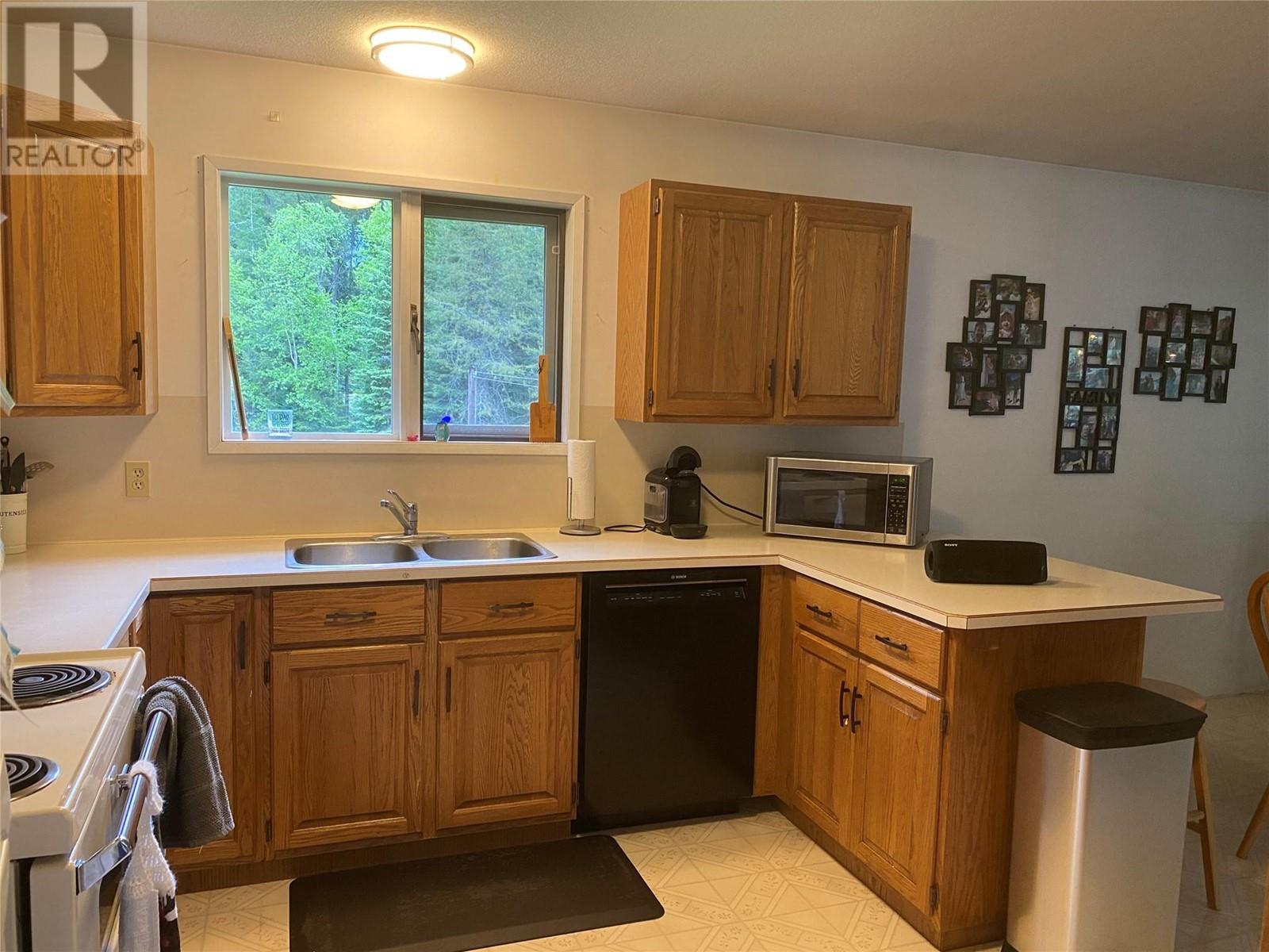 1050 Webb Road, South Slocan, British Columbia  V0G 2G0 - Photo 13 - 10347656