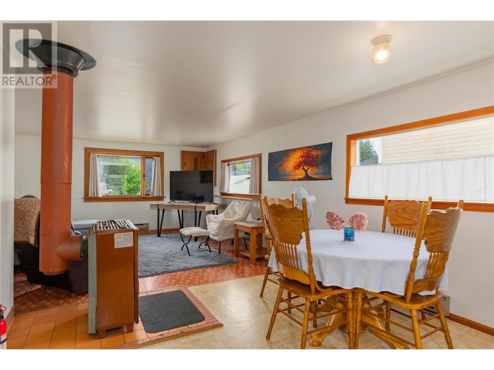 912 Kildare Street, New Denver, British Columbia  V0G 1S0 - Photo 10 - 10347415