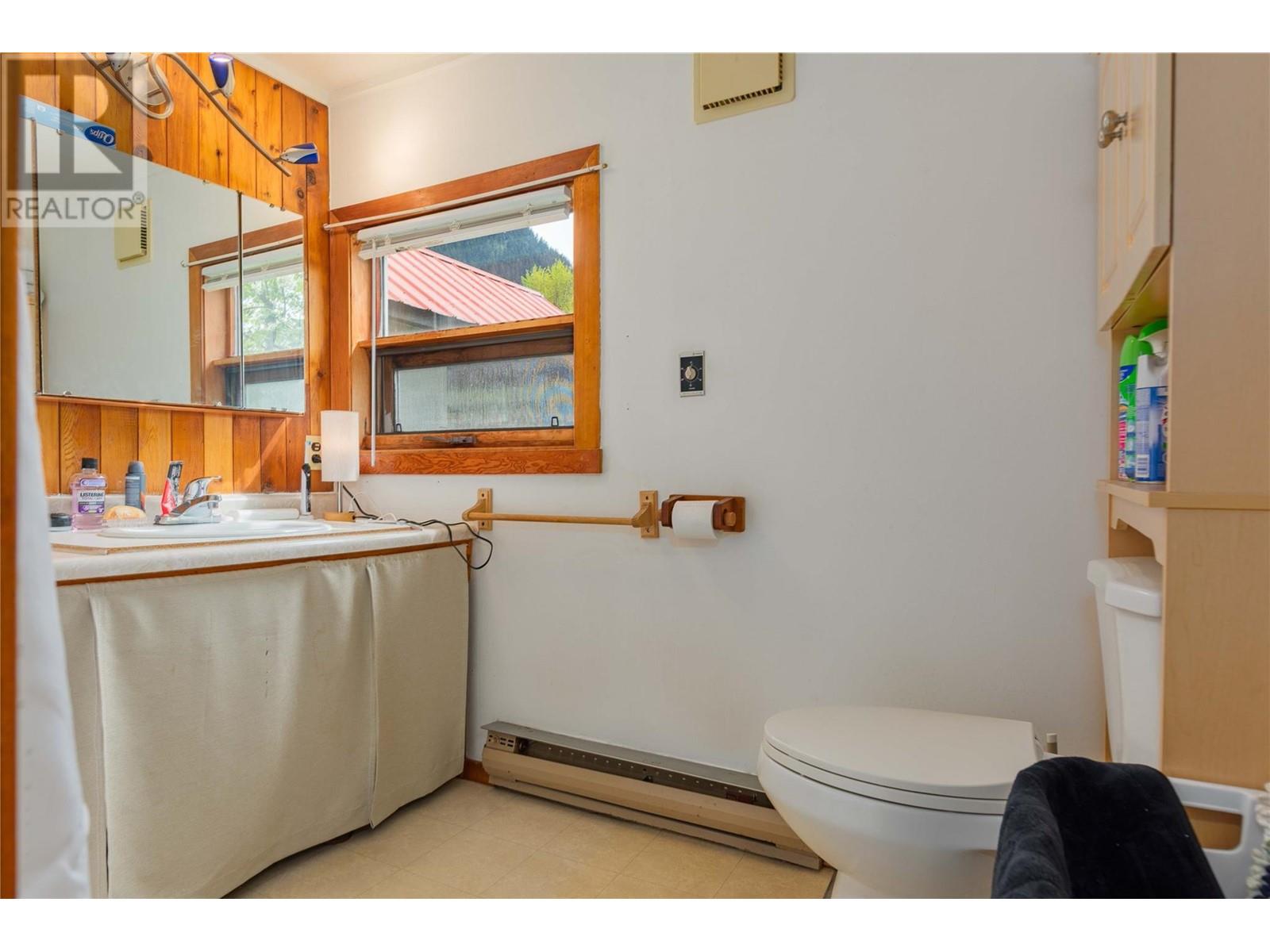 912 Kildare Street, New Denver, British Columbia  V0G 1S0 - Photo 16 - 10347415