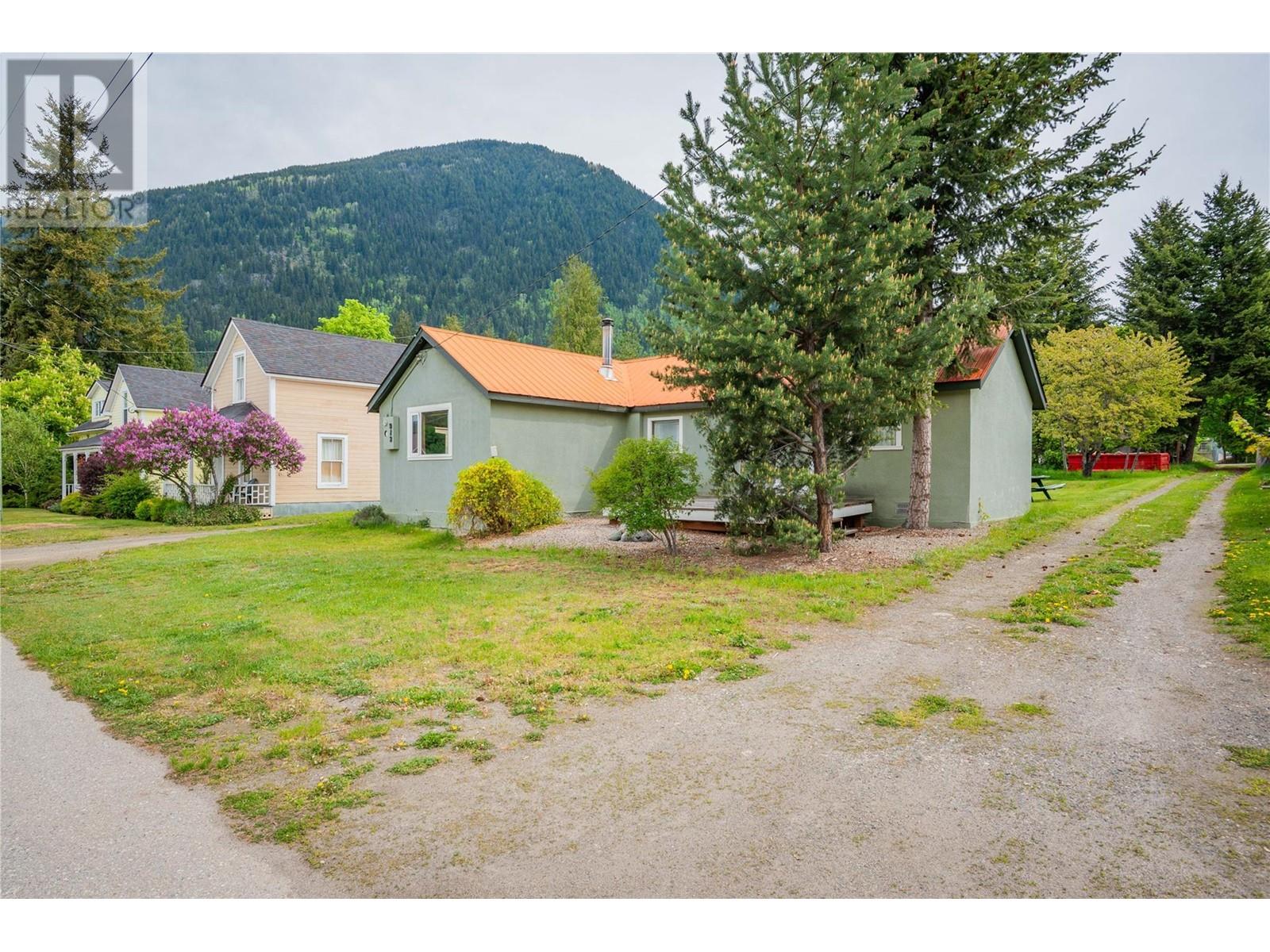 912 Kildare Street, New Denver, British Columbia  V0G 1S0 - Photo 17 - 10347415