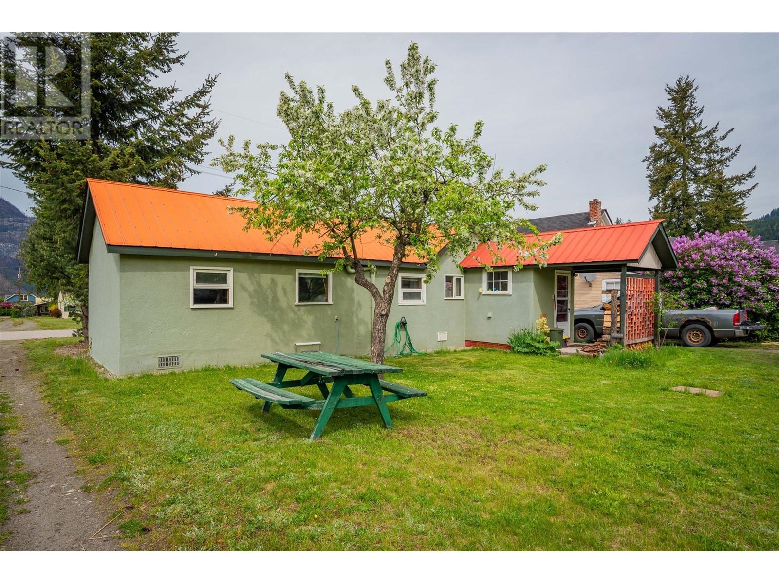 912 Kildare Street, New Denver, British Columbia  V0G 1S0 - Photo 23 - 10347415