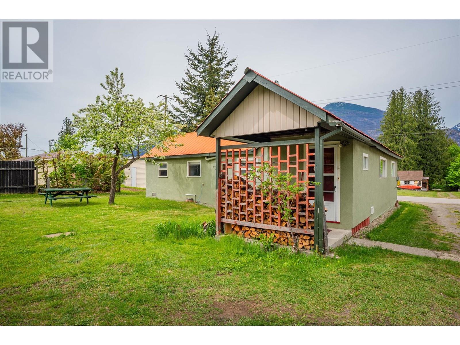 912 Kildare Street, New Denver, British Columbia  V0G 1S0 - Photo 25 - 10347415