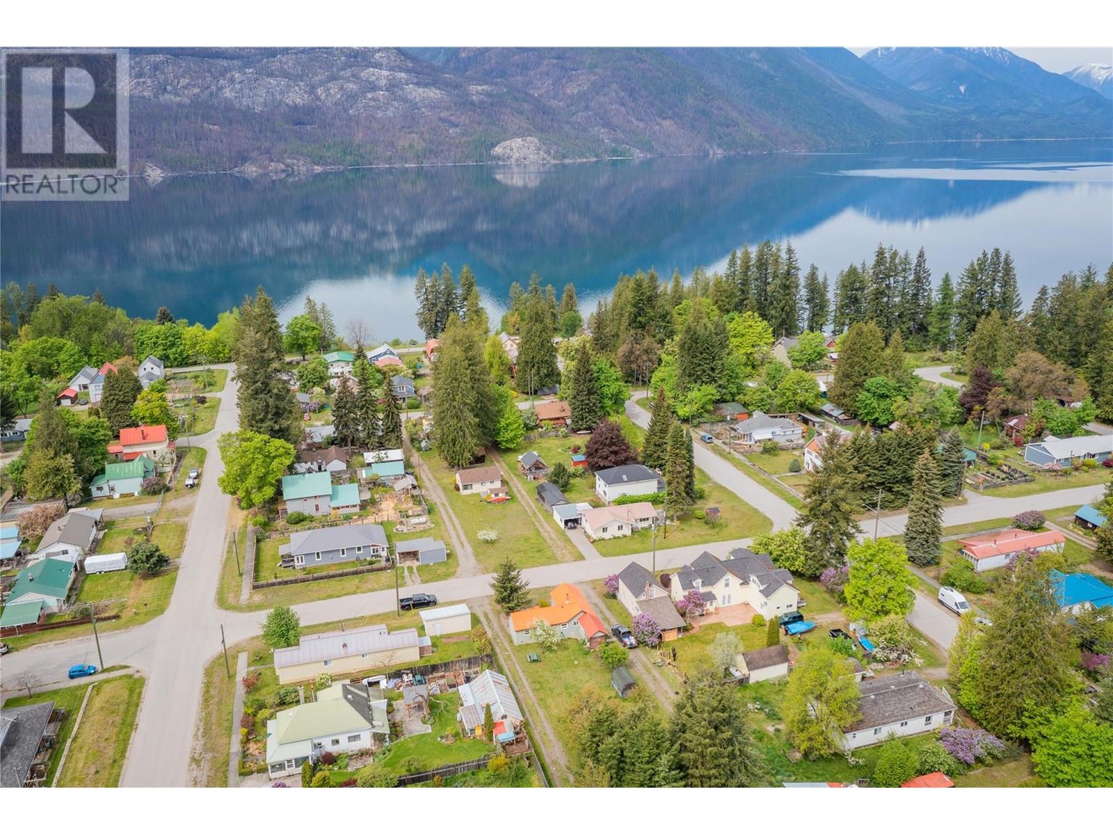 912 Kildare Street, New Denver, British Columbia  V0G 1S0 - Photo 3 - 10347415