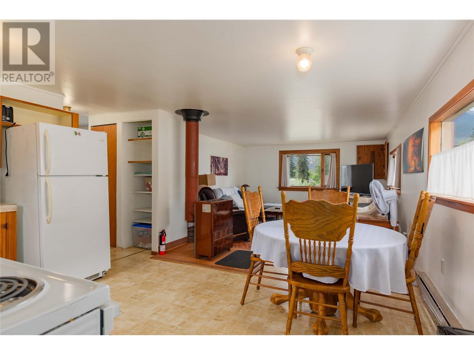 912 Kildare Street, New Denver, British Columbia  V0G 1S0 - Photo 8 - 10347415