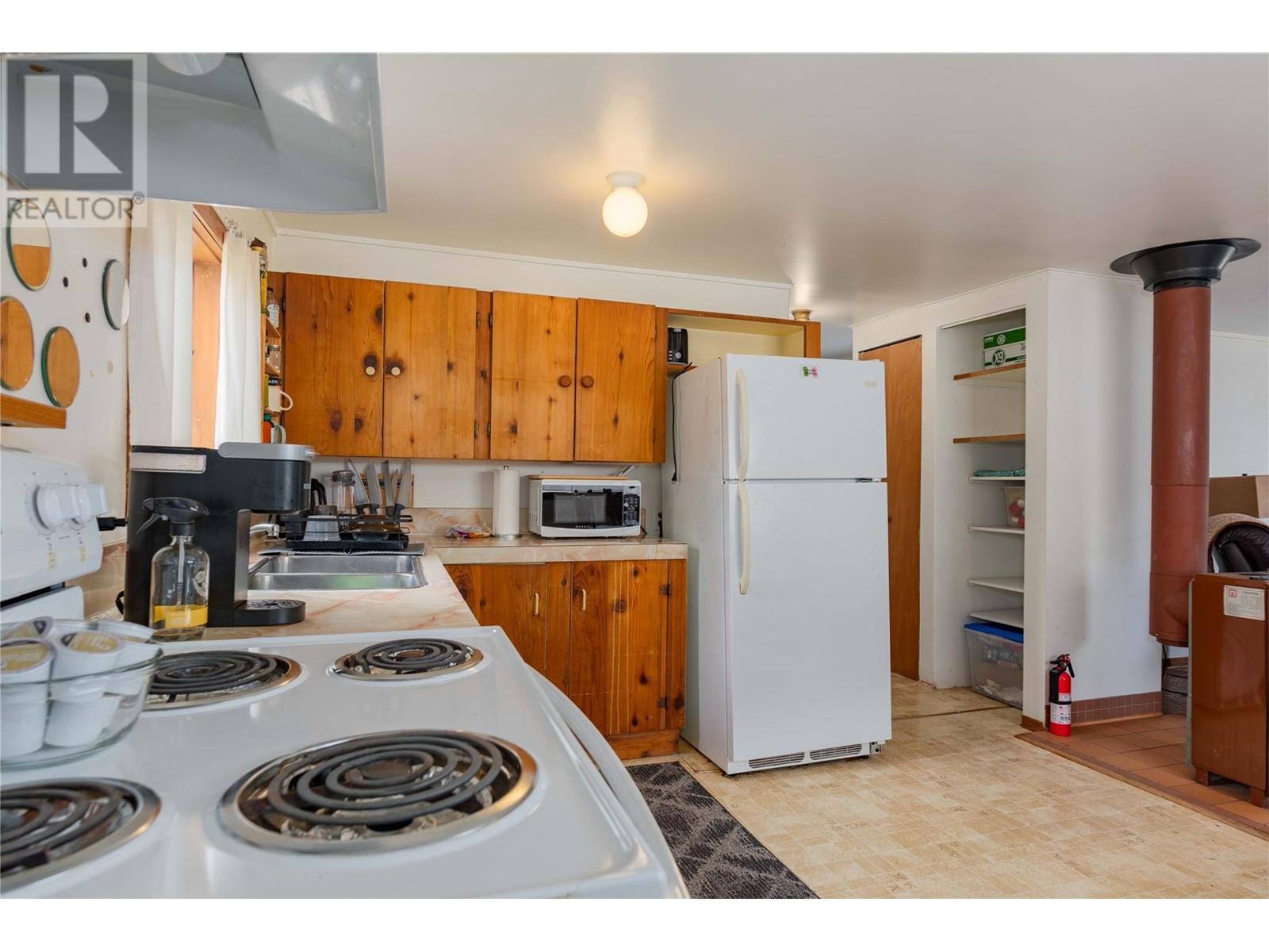 912 Kildare Street, New Denver, British Columbia  V0G 1S0 - Photo 9 - 10347415