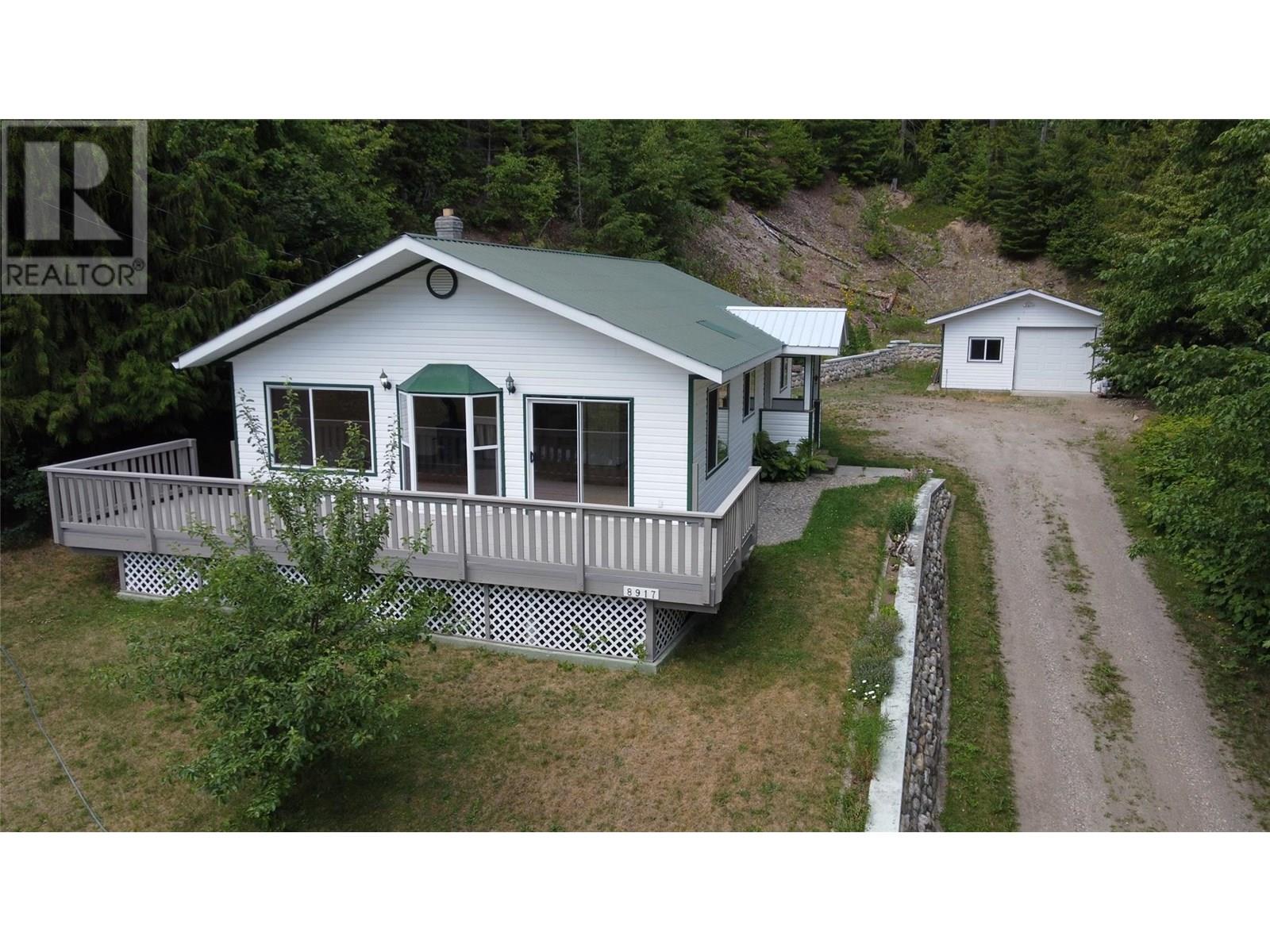 8917 Meadow Street, Balfour, British Columbia  V0G 1C0 - Photo 1 - 10348294