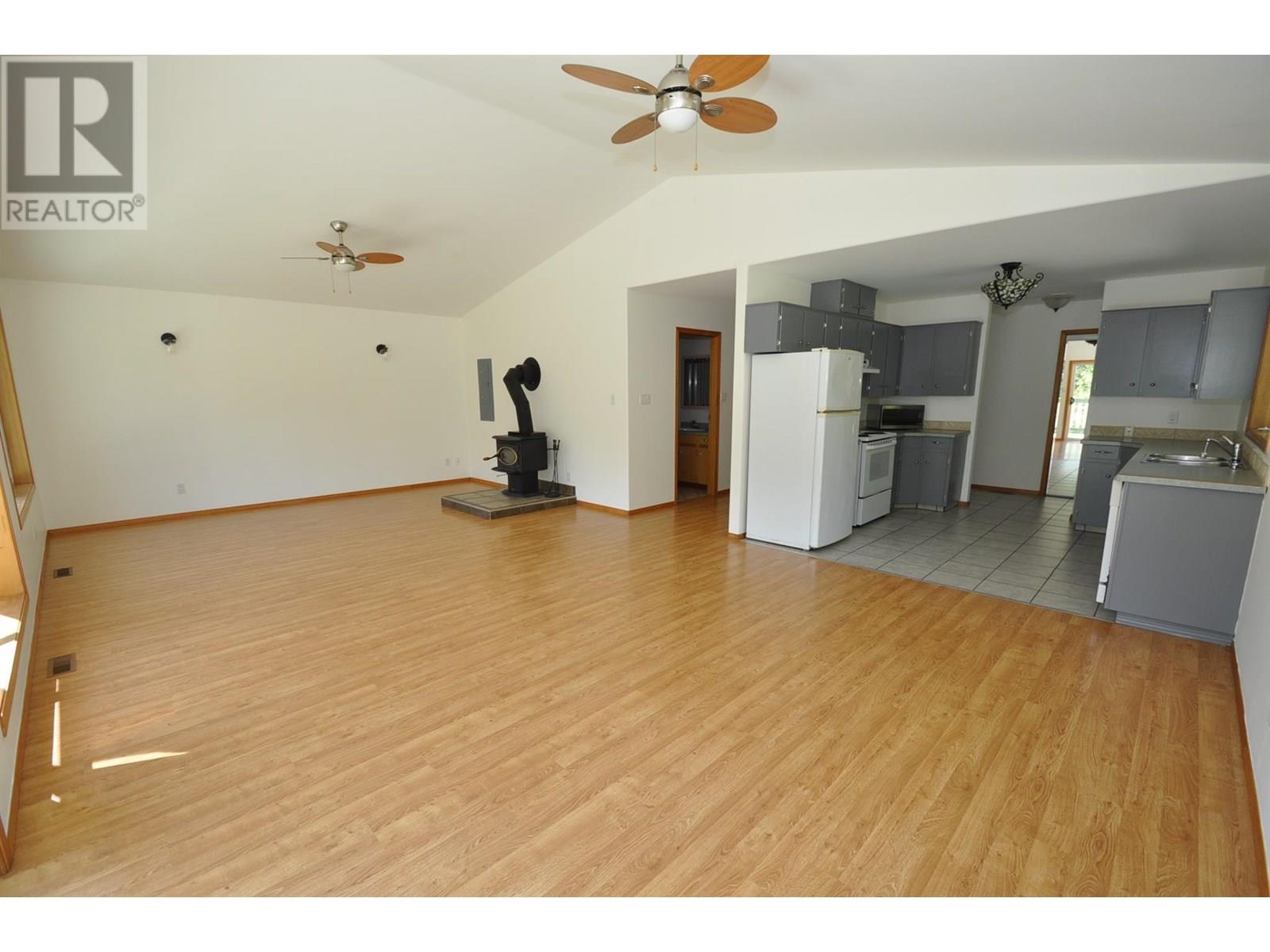 8917 Meadow Street, Balfour, British Columbia  V0G 1C0 - Photo 10 - 10348294