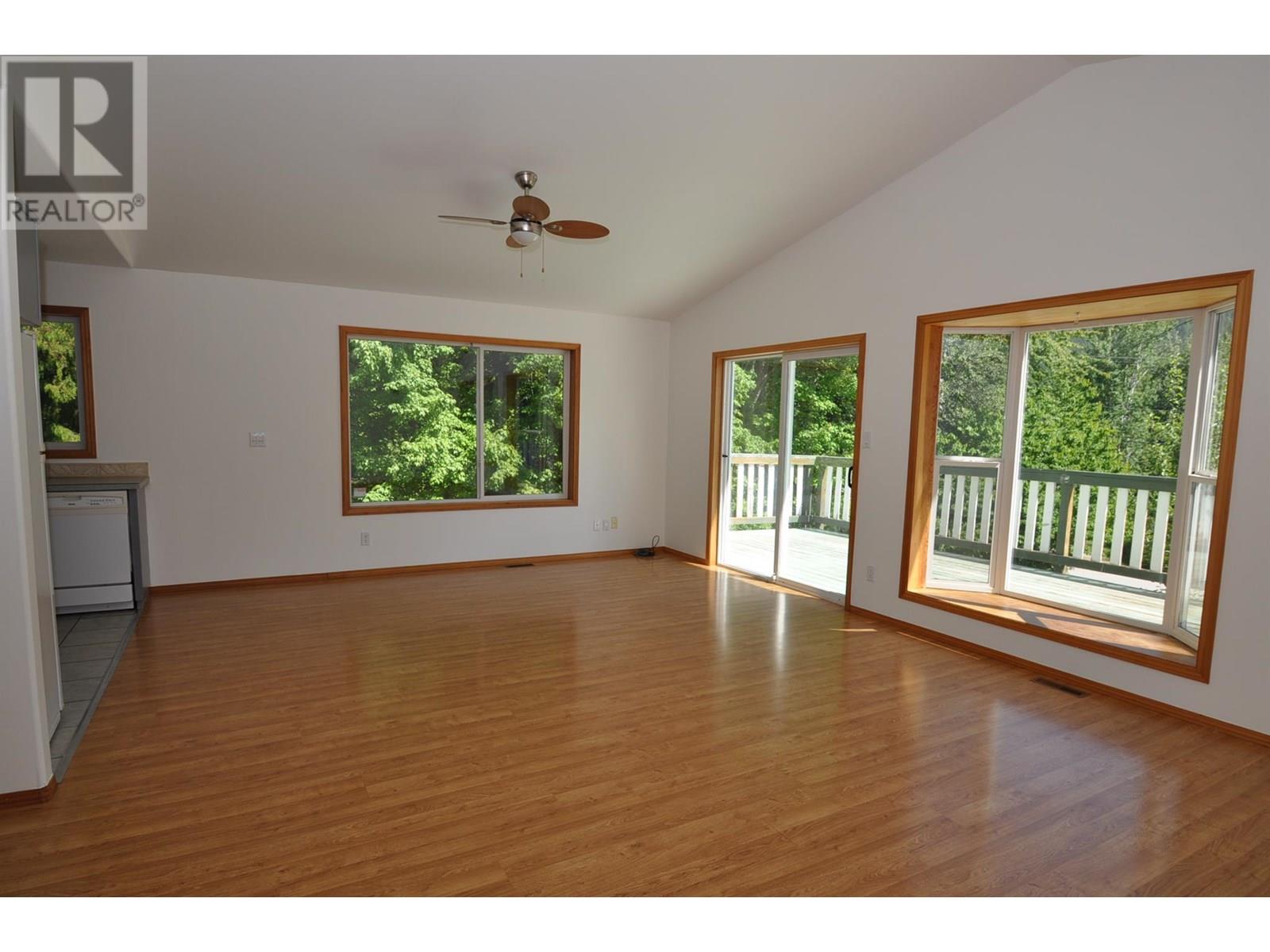 8917 Meadow Street, Balfour, British Columbia  V0G 1C0 - Photo 13 - 10348294