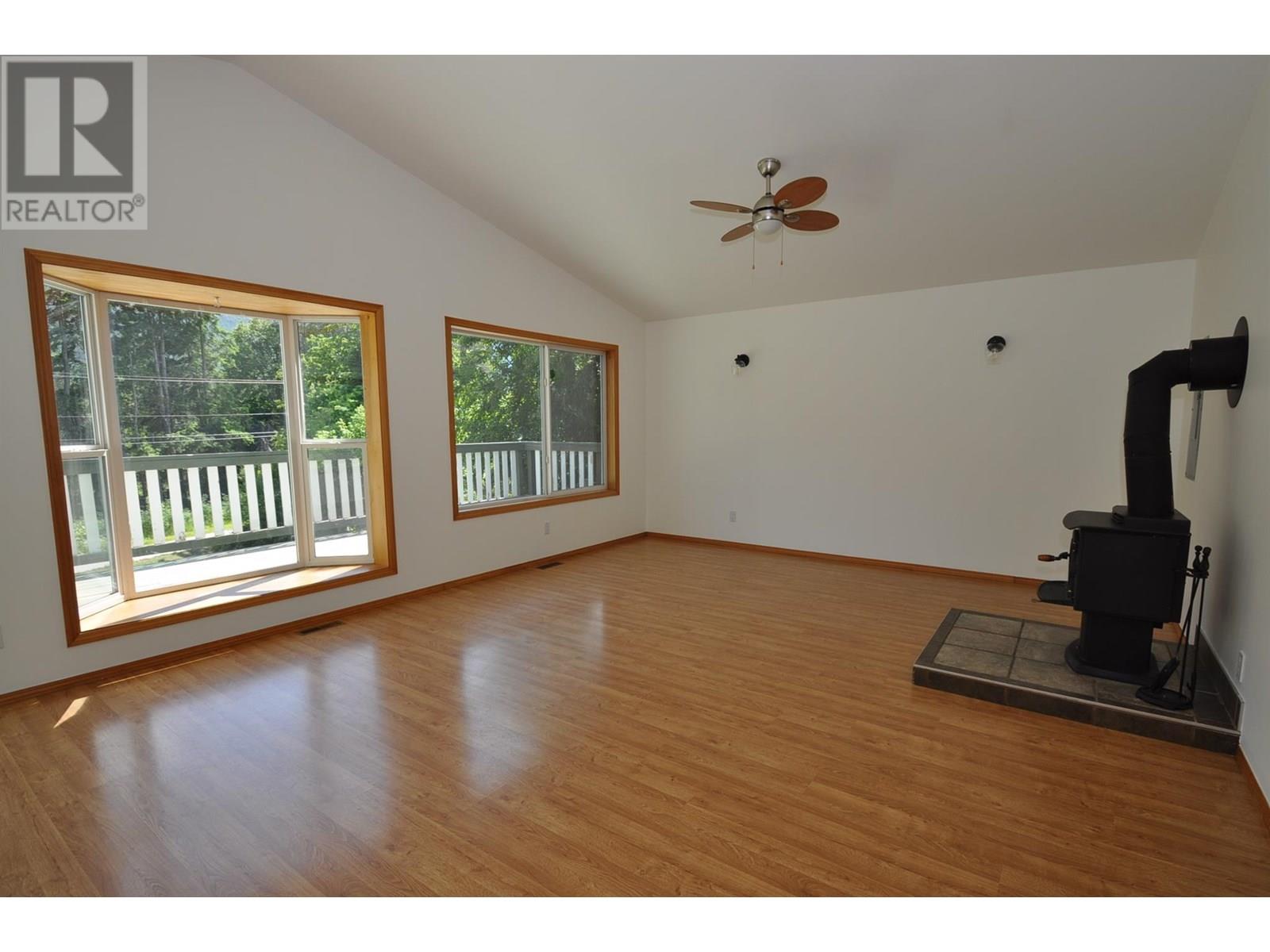 8917 Meadow Street, Balfour, British Columbia  V0G 1C0 - Photo 14 - 10348294