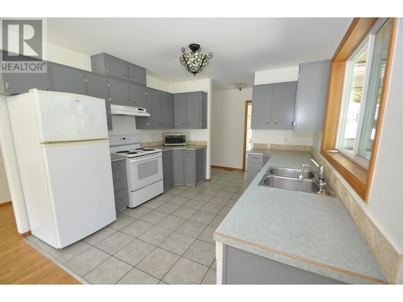 8917 Meadow Street, Balfour, British Columbia  V0G 1C0 - Photo 15 - 10348294