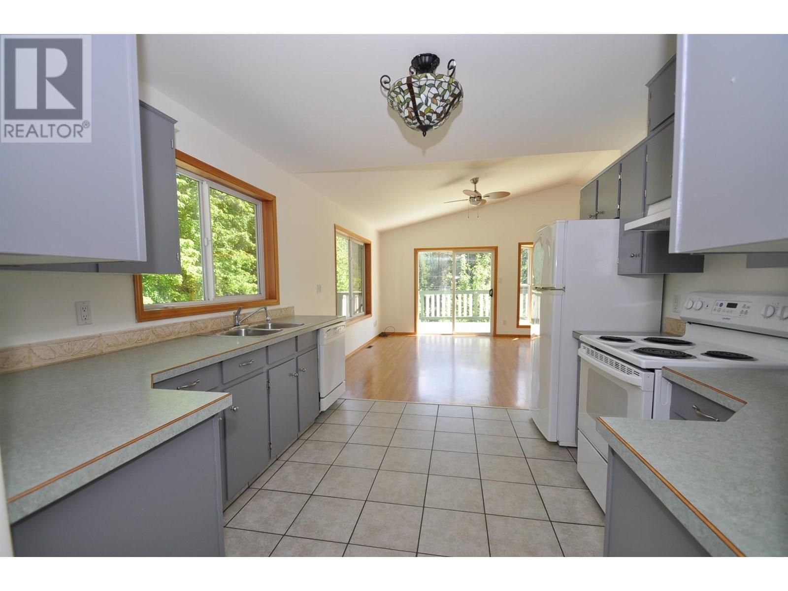 8917 Meadow Street, Balfour, British Columbia  V0G 1C0 - Photo 16 - 10348294