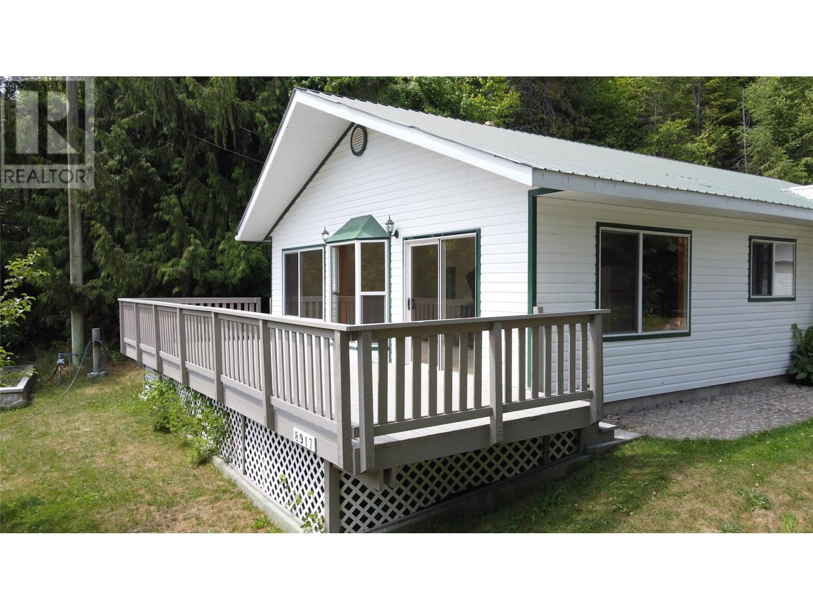 8917 Meadow Street, Balfour, British Columbia  V0G 1C0 - Photo 2 - 10348294