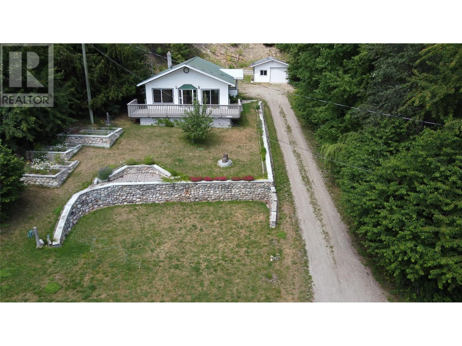 8917 Meadow Street, Balfour, British Columbia  V0G 1C0 - Photo 3 - 10348294