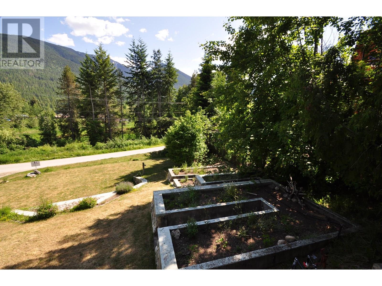 8917 Meadow Street, Balfour, British Columbia  V0G 1C0 - Photo 31 - 10348294