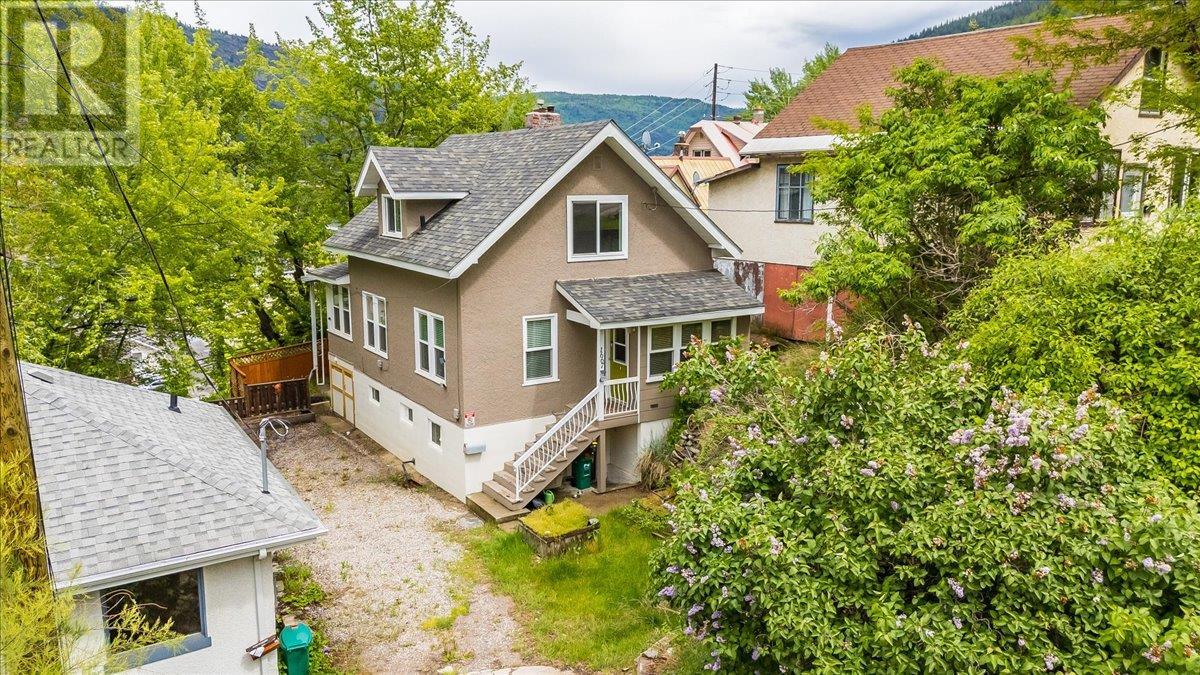 1667 Cedar Avenue, Trail, British Columbia  V1R 4C9 - Photo 1 - 10347396