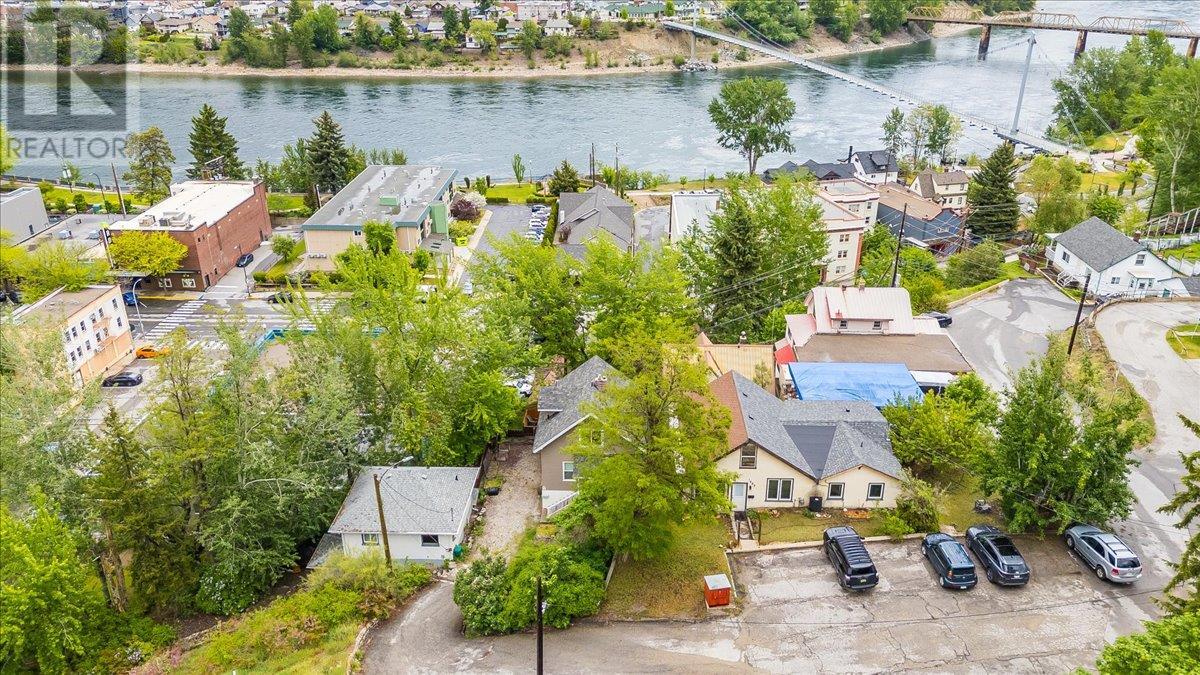 1667 Cedar Avenue, Trail, British Columbia  V1R 4C9 - Photo 3 - 10347396