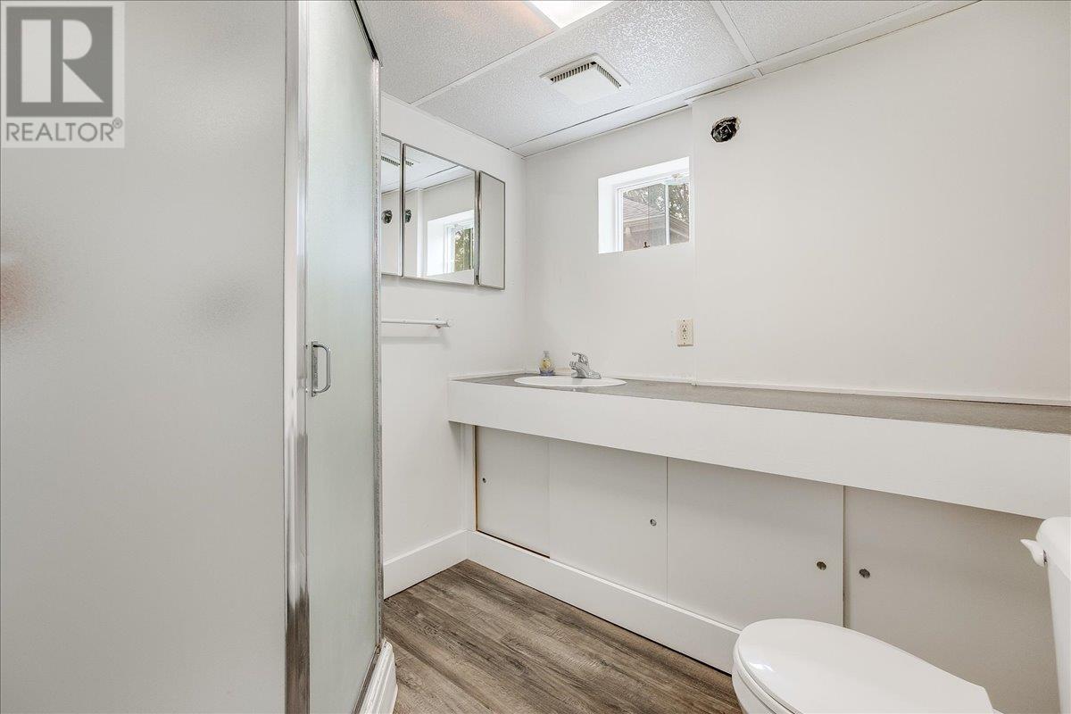 1667 Cedar Avenue, Trail, British Columbia  V1R 4C9 - Photo 38 - 10347396