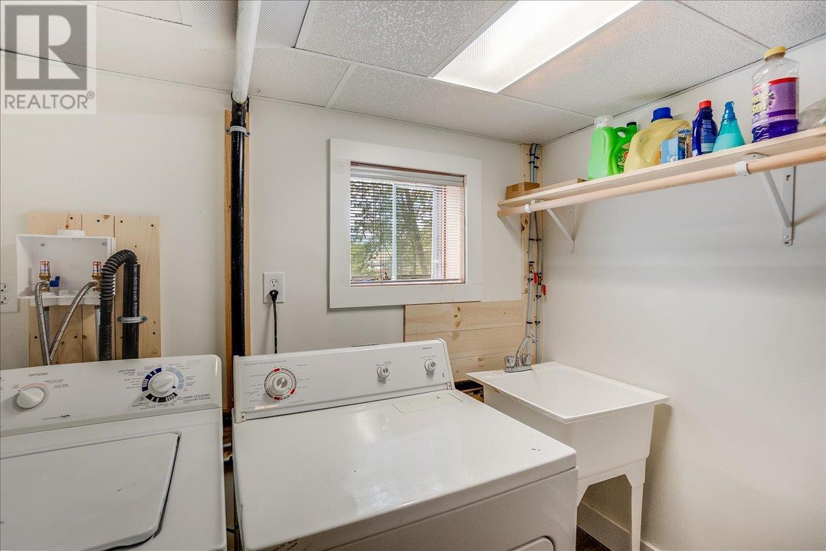 1667 Cedar Avenue, Trail, British Columbia  V1R 4C9 - Photo 43 - 10347396
