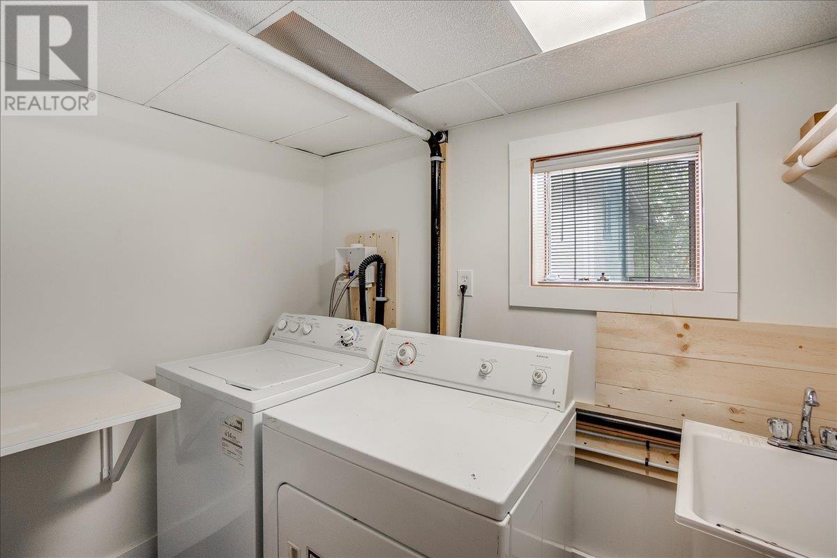 1667 Cedar Avenue, Trail, British Columbia  V1R 4C9 - Photo 44 - 10347396