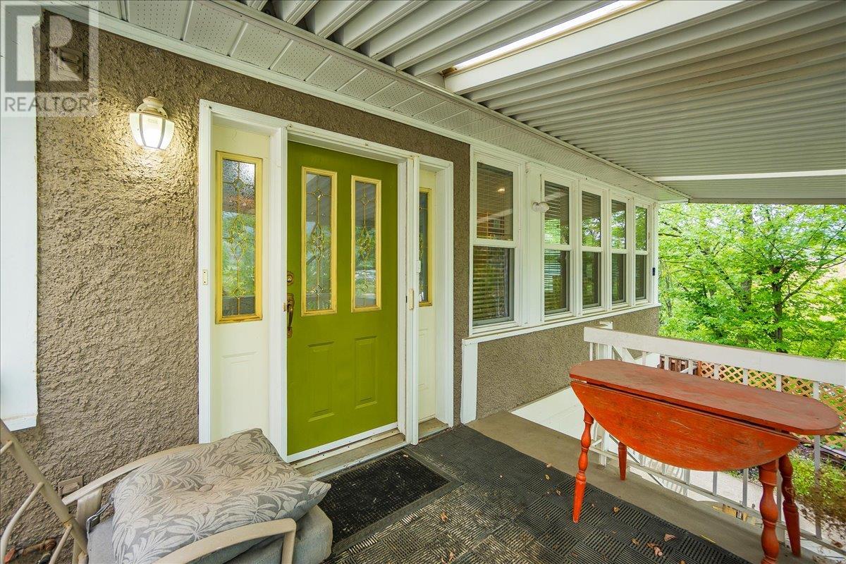 1667 Cedar Avenue, Trail, British Columbia  V1R 4C9 - Photo 7 - 10347396