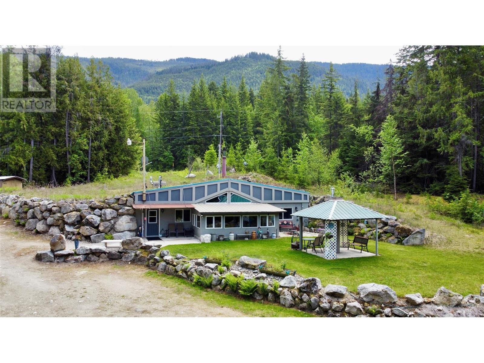 7705 Omen Road, Fauquier, British Columbia  V0G 1K0 - Photo 1 - 10348046