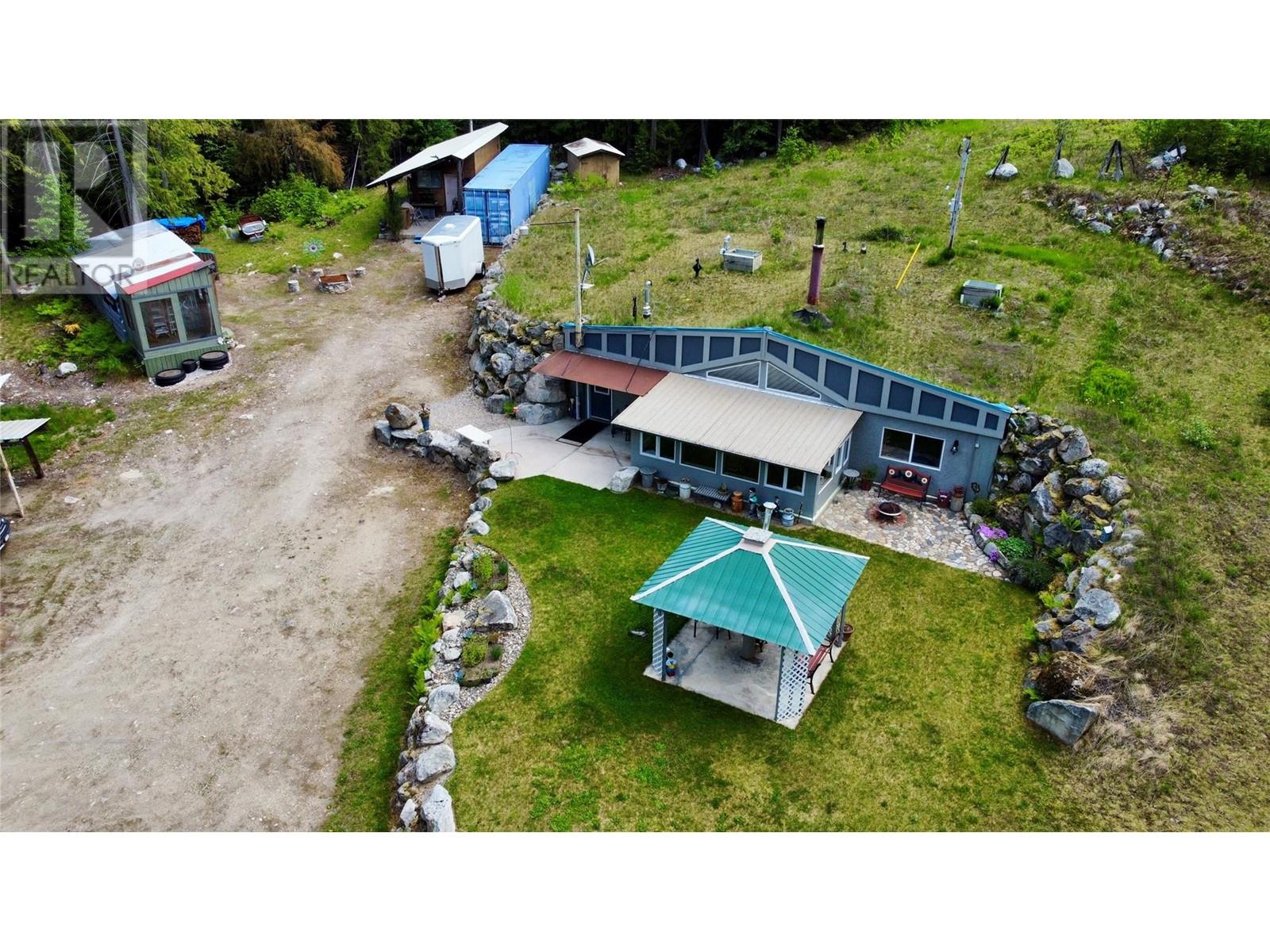 7705 Omen Road, Fauquier, British Columbia  V0G 1K0 - Photo 11 - 10348046