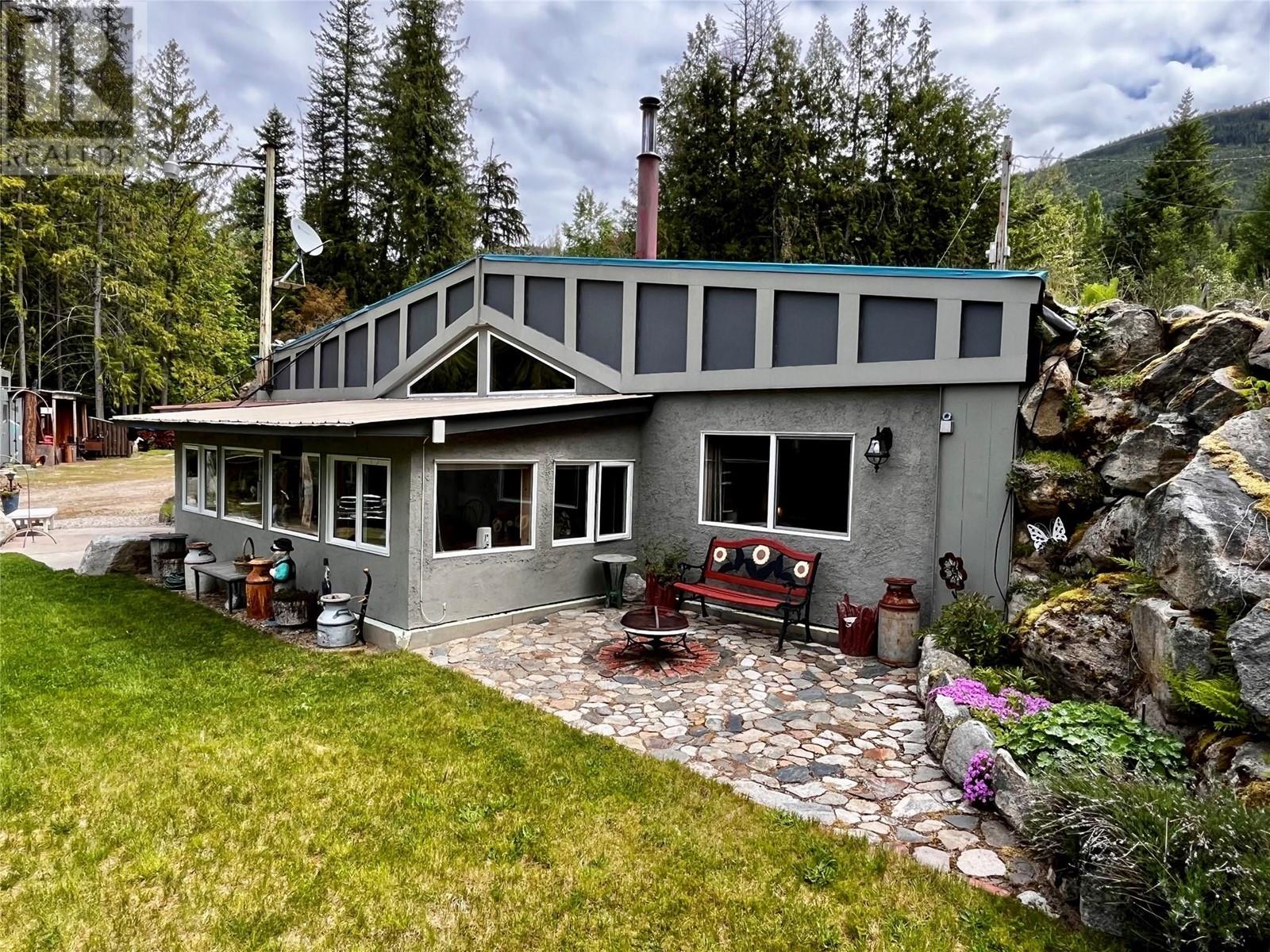 7705 Omen Road, Fauquier, British Columbia  V0G 1K0 - Photo 13 - 10348046